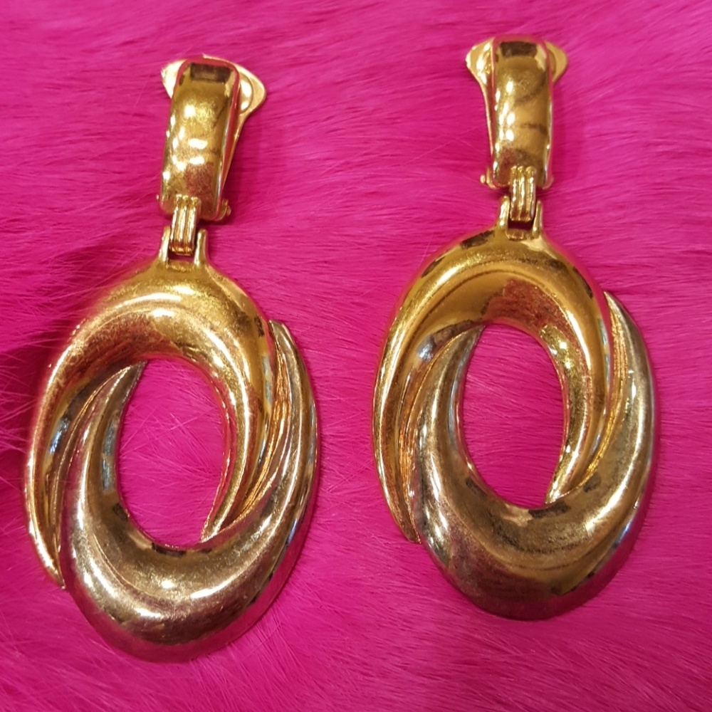 VINTAGE PIERRE CARDIN GOLD HOOP DESIGN CLIP ON EARRINGS